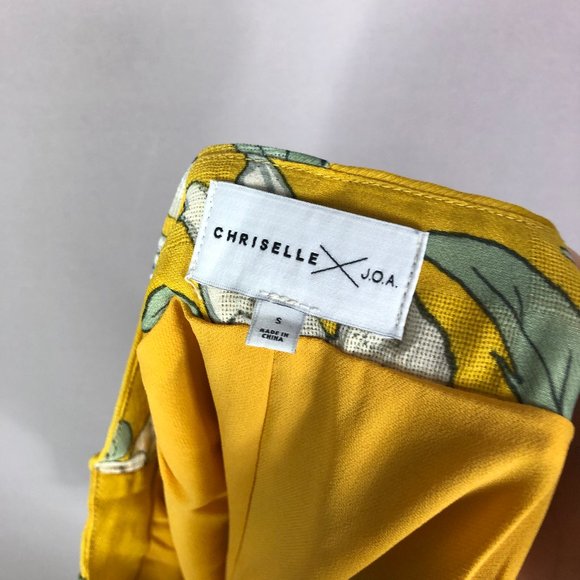 Chriselle x J.O.A. Floral Ruffle Front High Waist Short Size Small - Picture 7 of 9